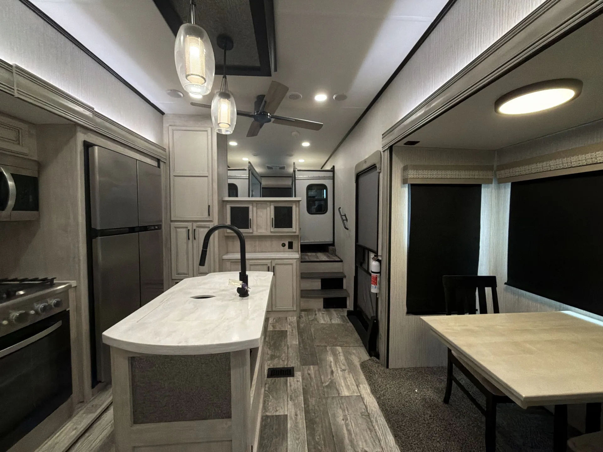 2022 Forest River Sierra Luxury 391FLRB - Photo 4