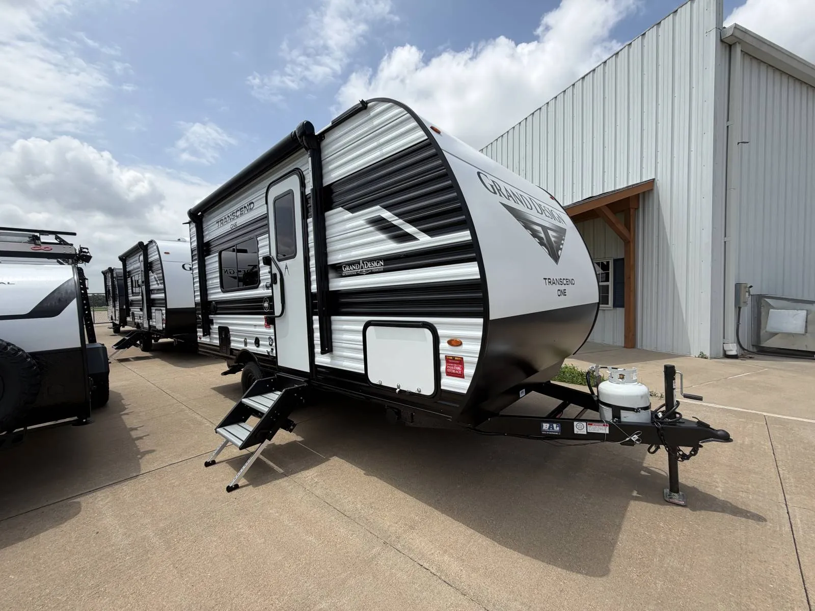 2026 Grand Design Transcend One 151RB - Photo 2