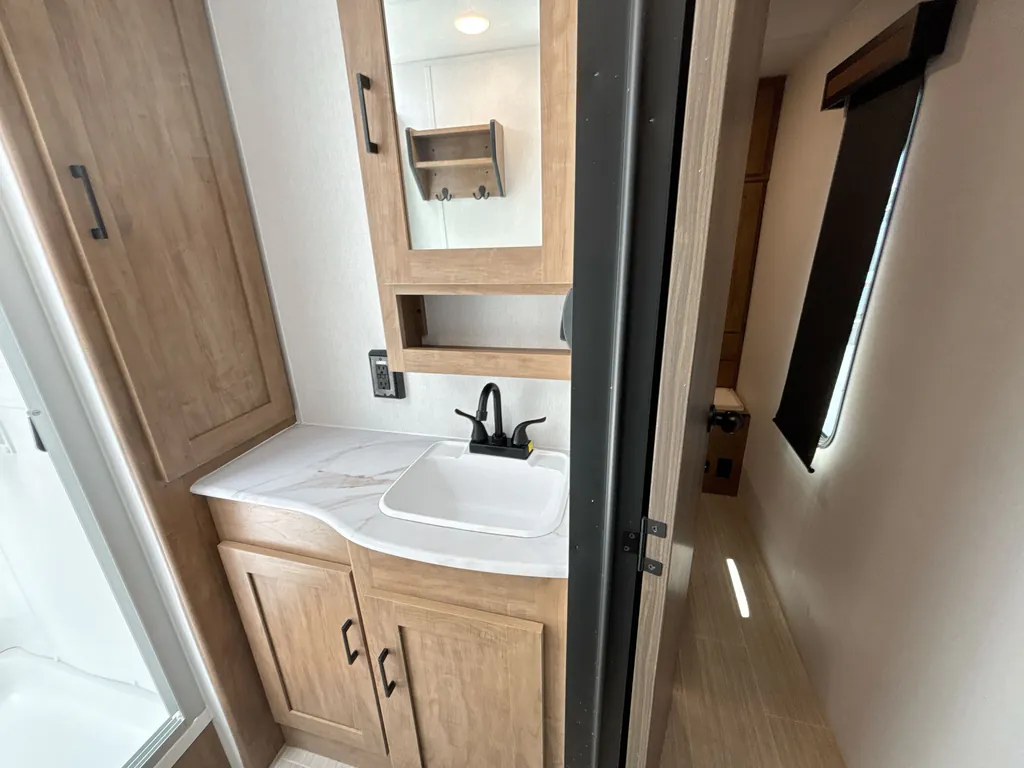 2024 Coachmen Freedom Express Ultra Lite 274RKS, Photos photo 18