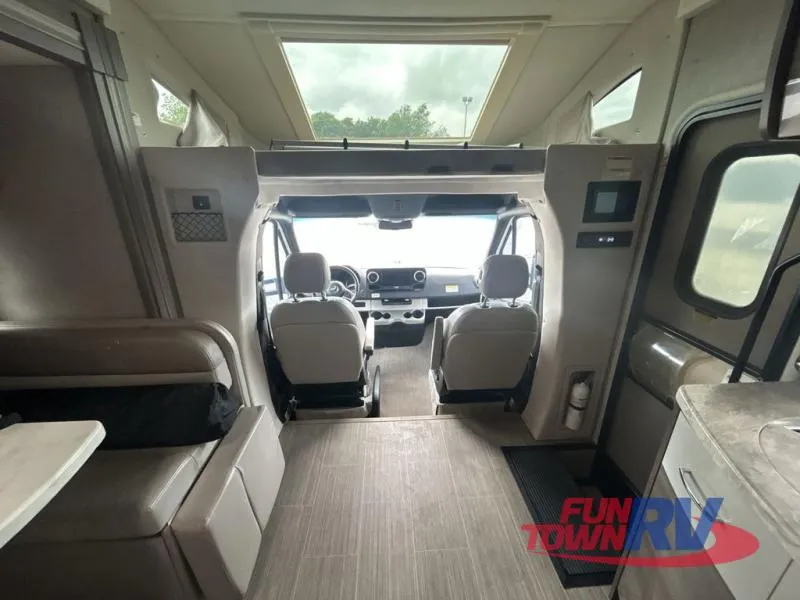2021 Thor Motor Coach Delano 24FB - Photo 3