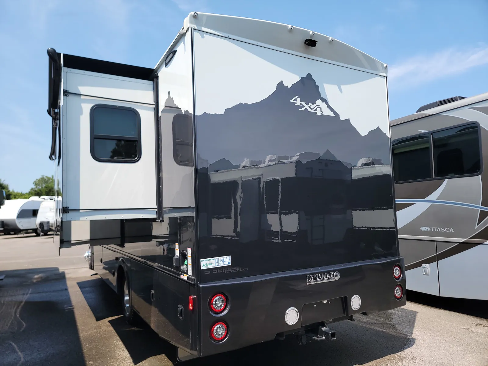 2025 Dynamax Corp Isata 5 Series 30FW - Photo 4