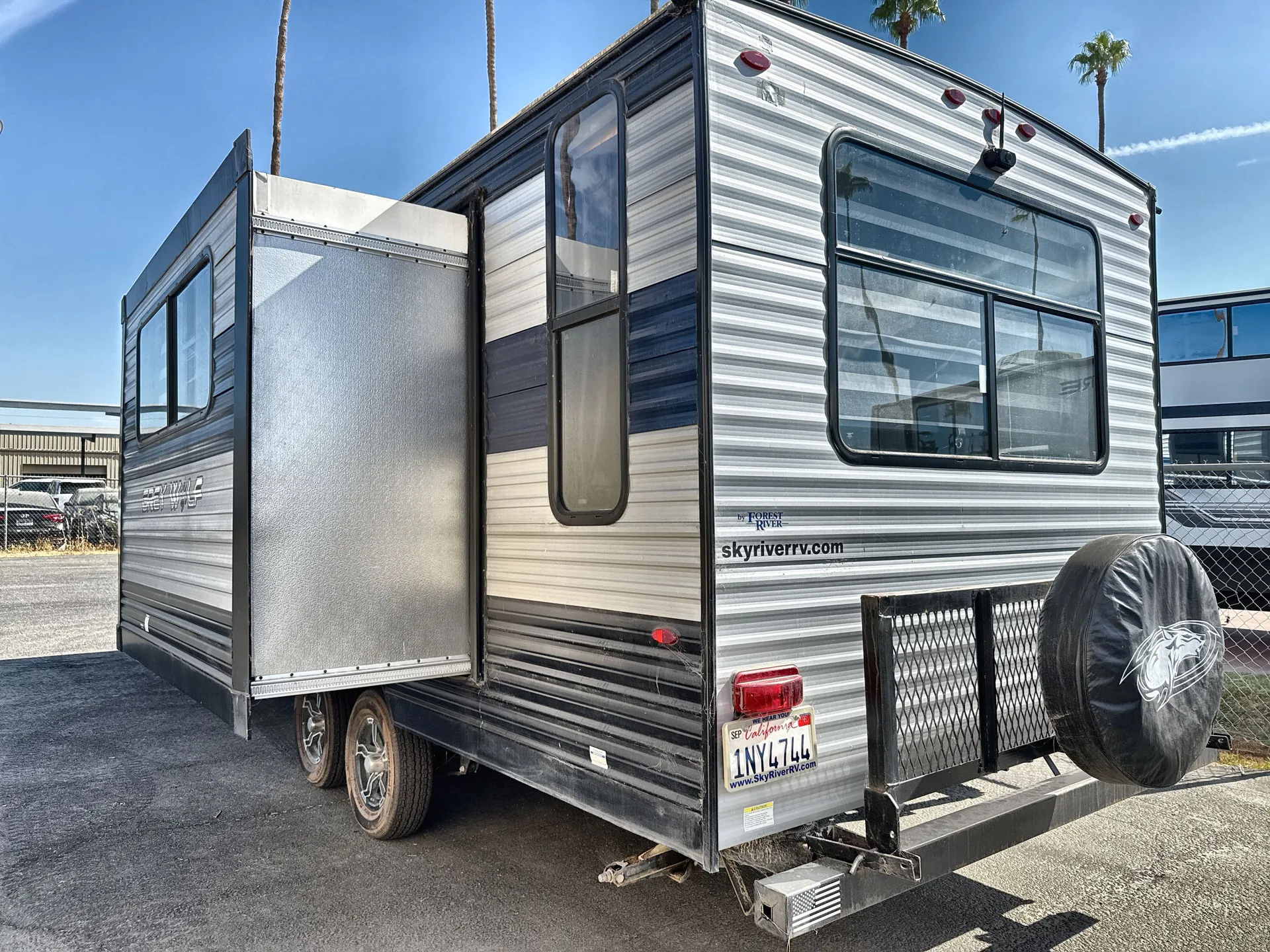 2022 Forest River Cherokee Grey Wolf 23MK — off campside