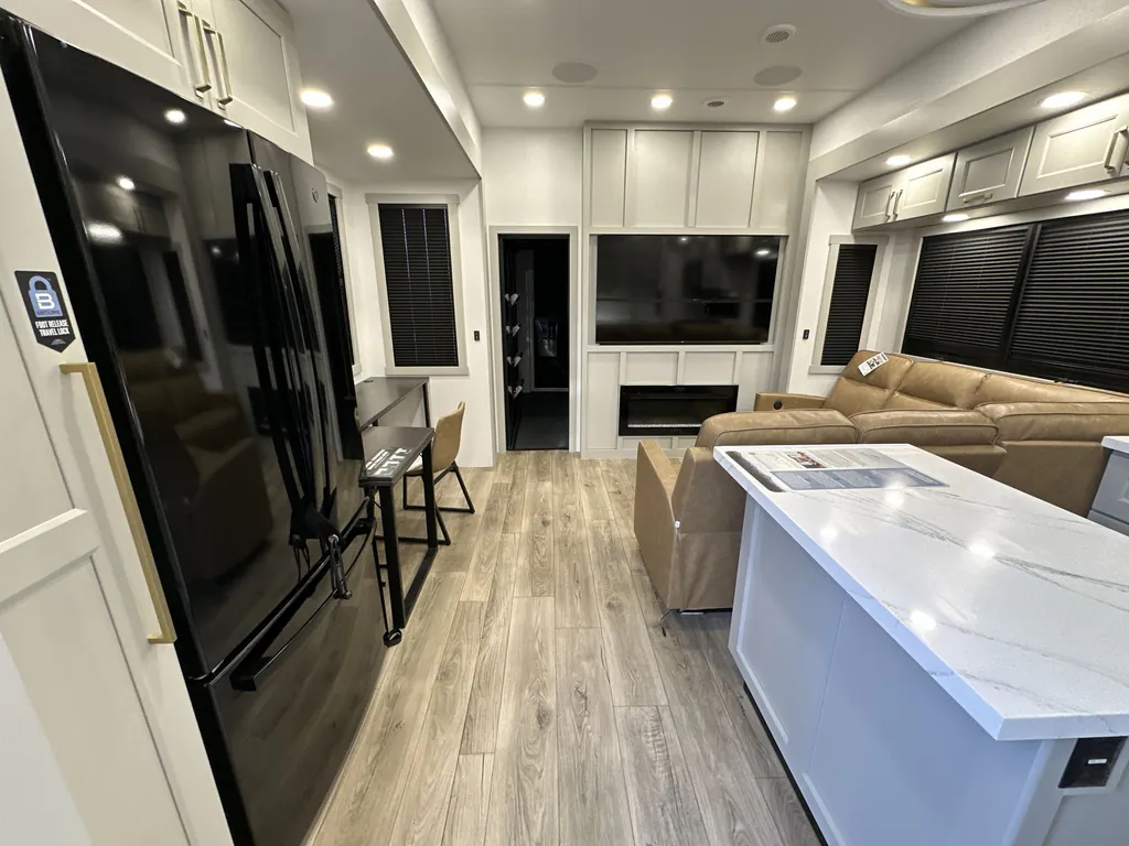 2026 Brinkley Model G 4150, Photos photo 16
