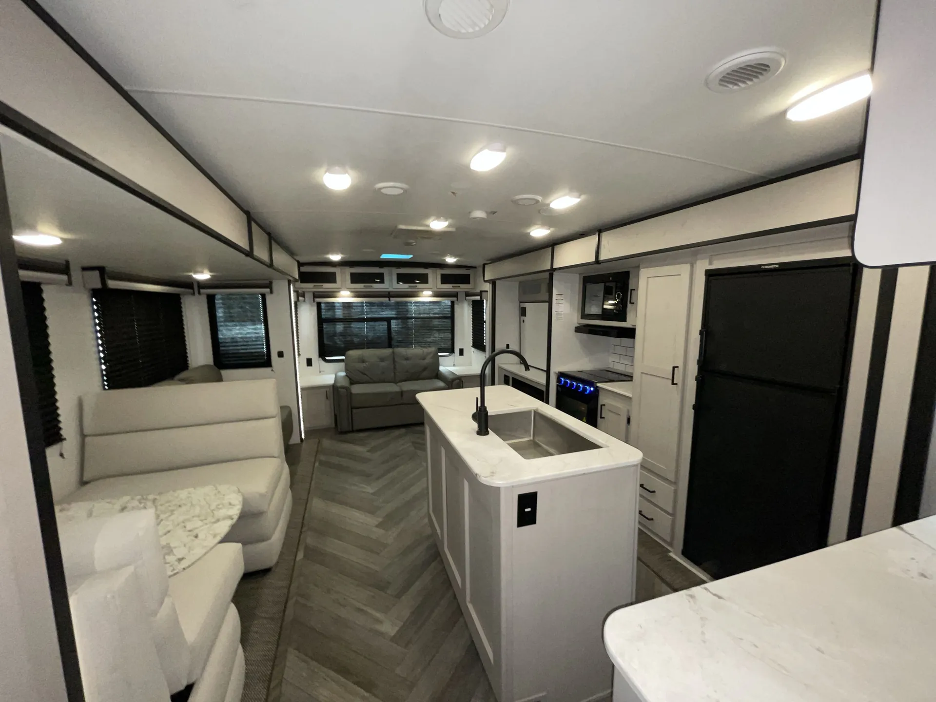 2023 Heartland Mallard M335 - Photo 3