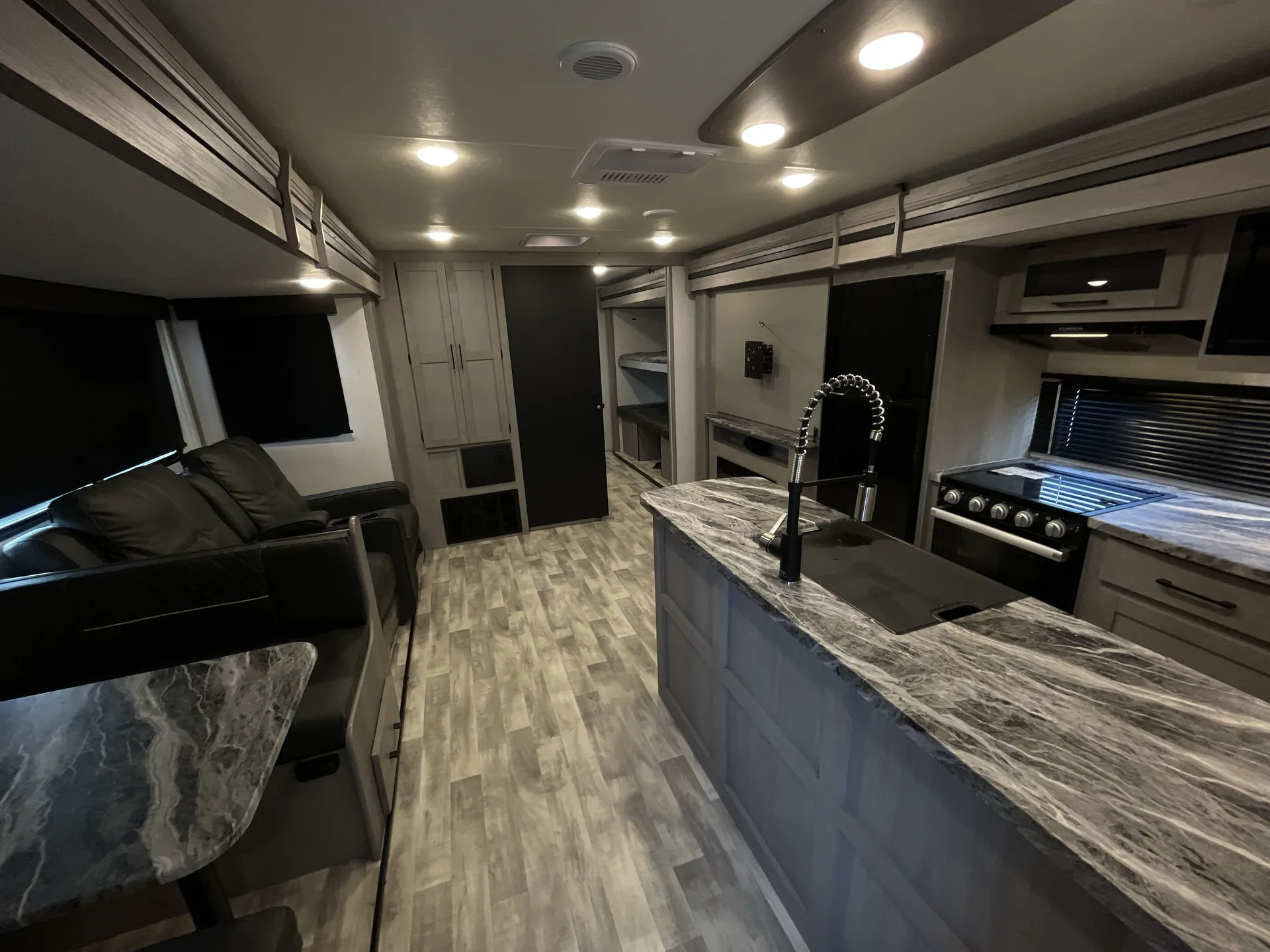 2023 Dutchmen Kodiak Ultimate 3321BHSL — living area main
