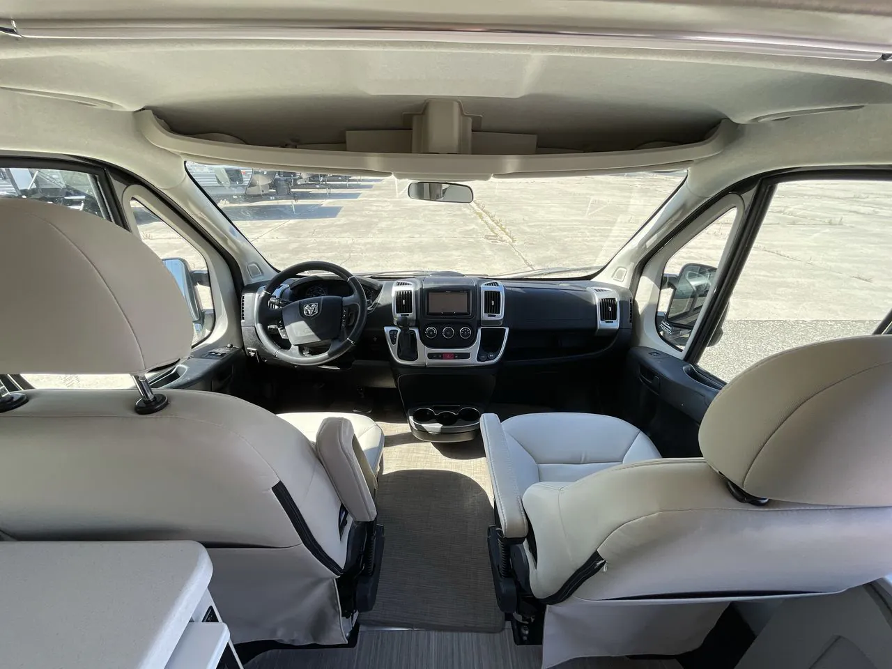 2022 Thor Motor Coach Tellaro 20L - Photo 3