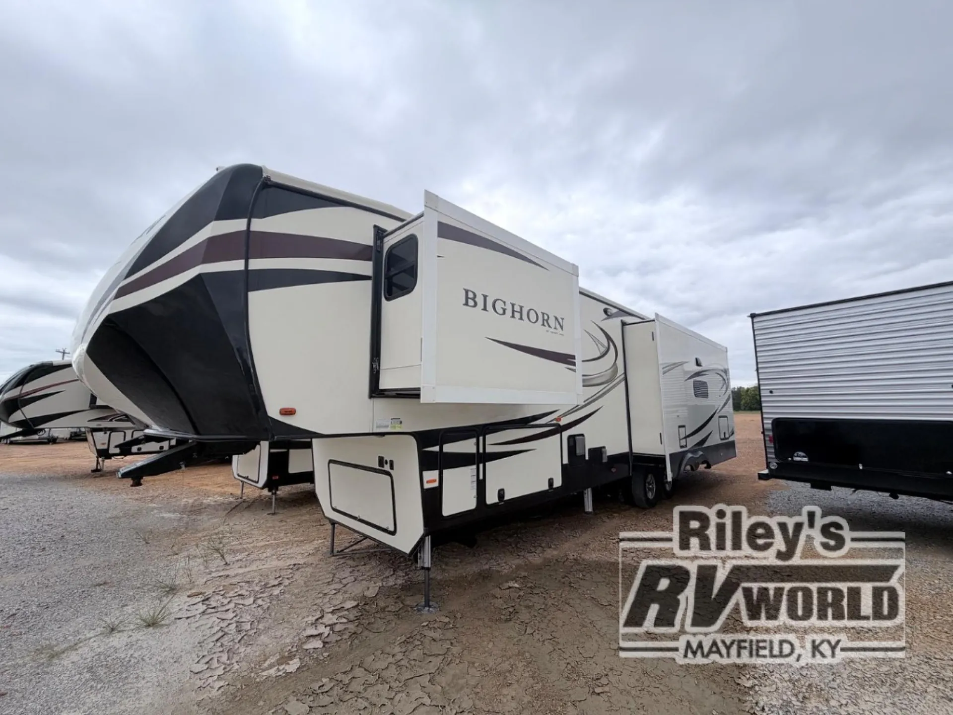 2017 Heartland Bighorn 3575EL - Photo 4
