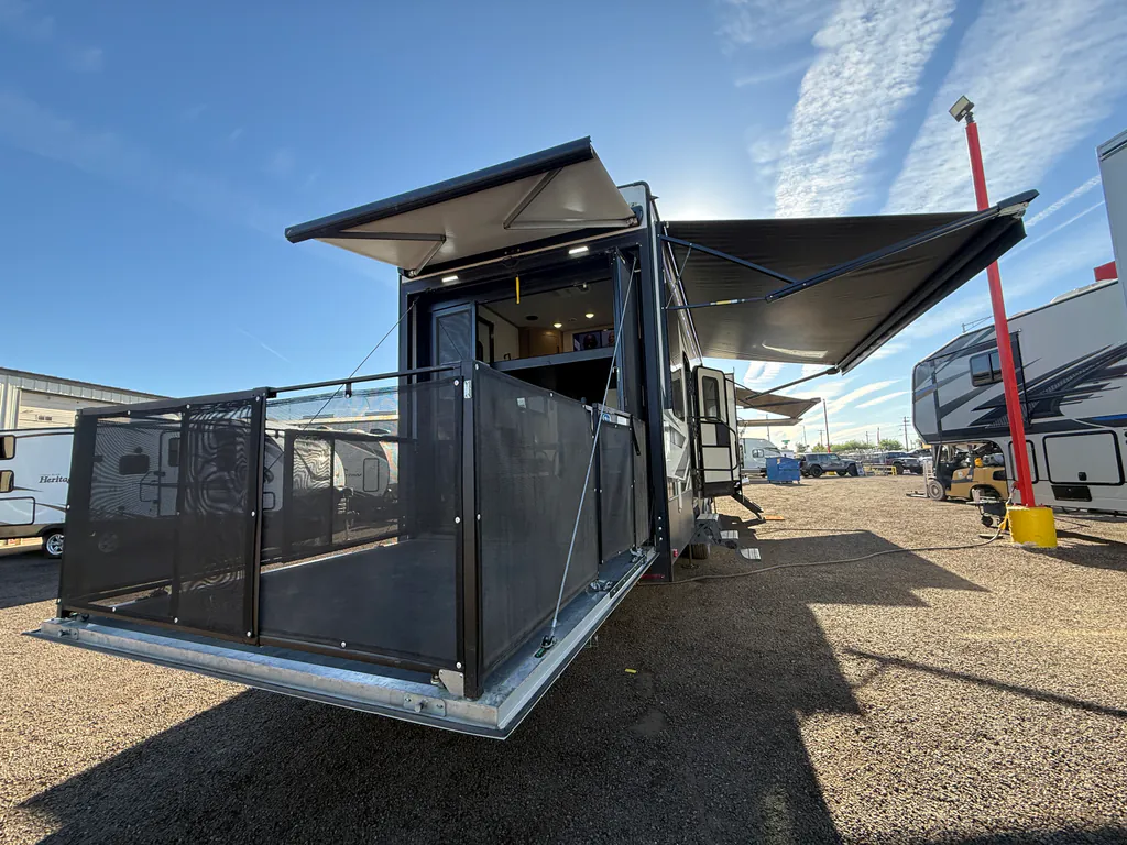 2022 Keystone Raptor 423, Photos photo 4