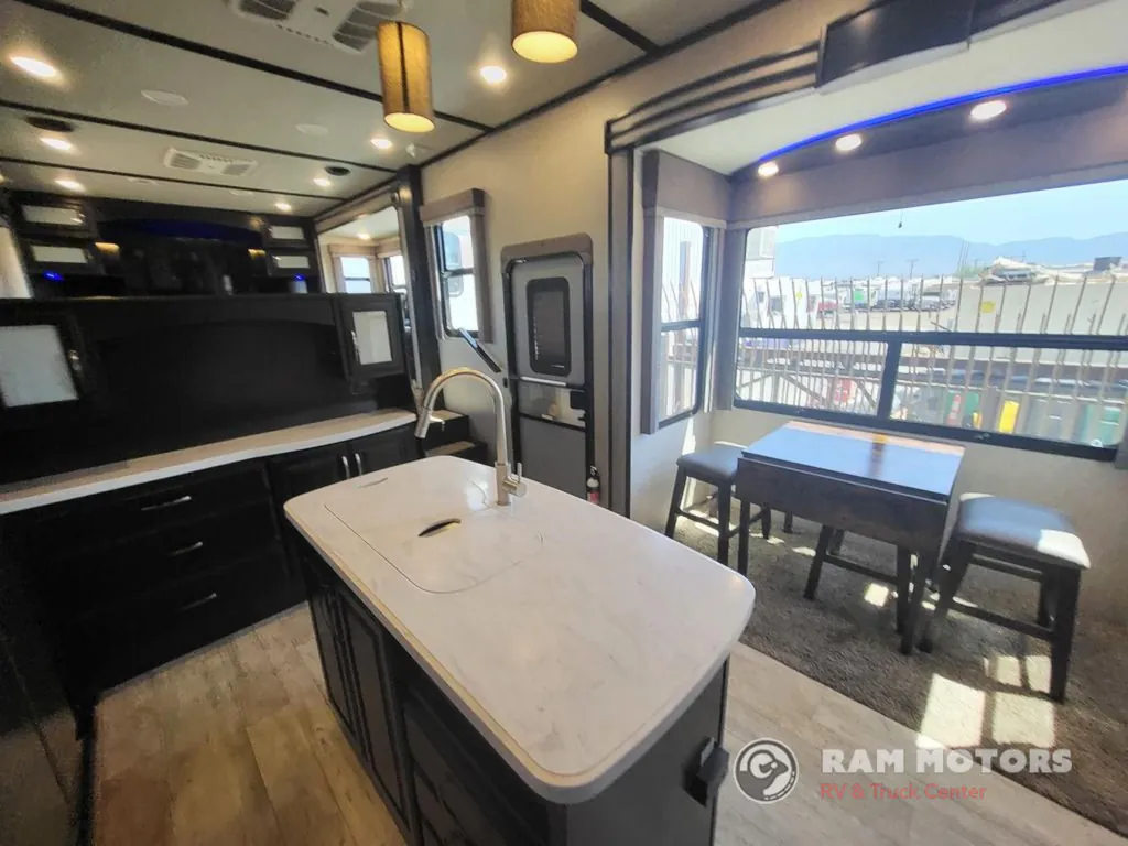 2018 Grand Design Momentum 376TH, Photos photo 9