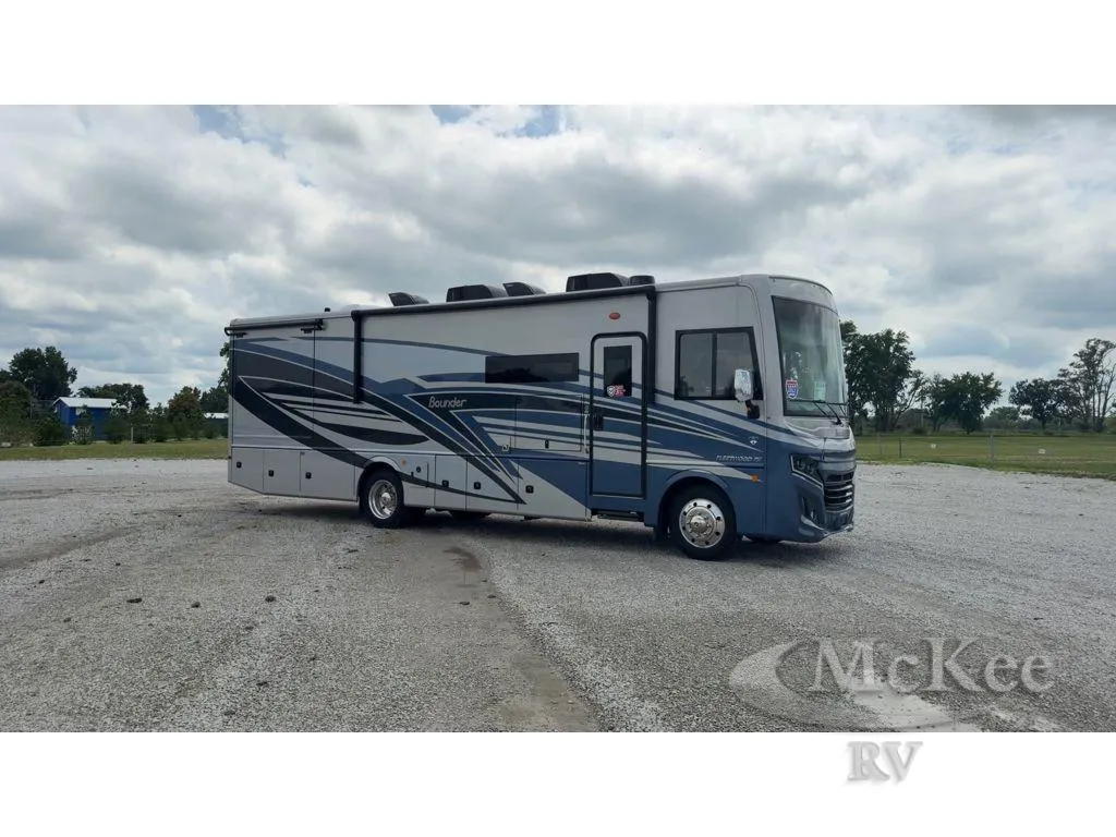 2027 Fleetwood Bounder 33C - Photo 2