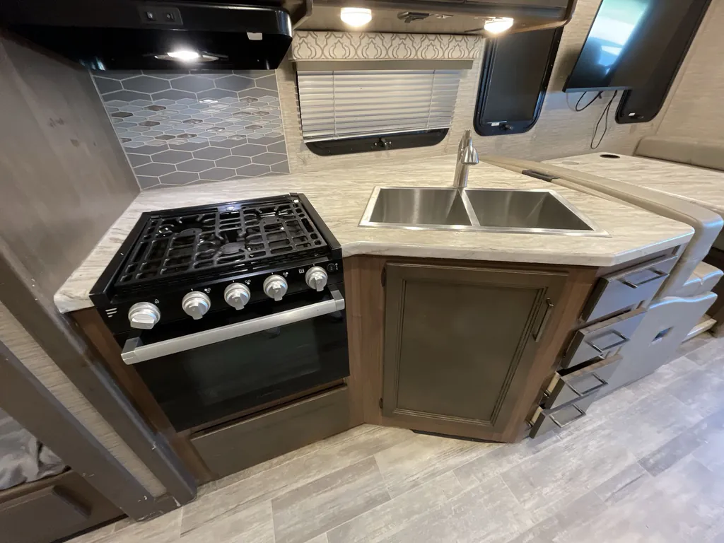 2022 Thor Motor Coach Freedom Traveler A32, Photos photo 6