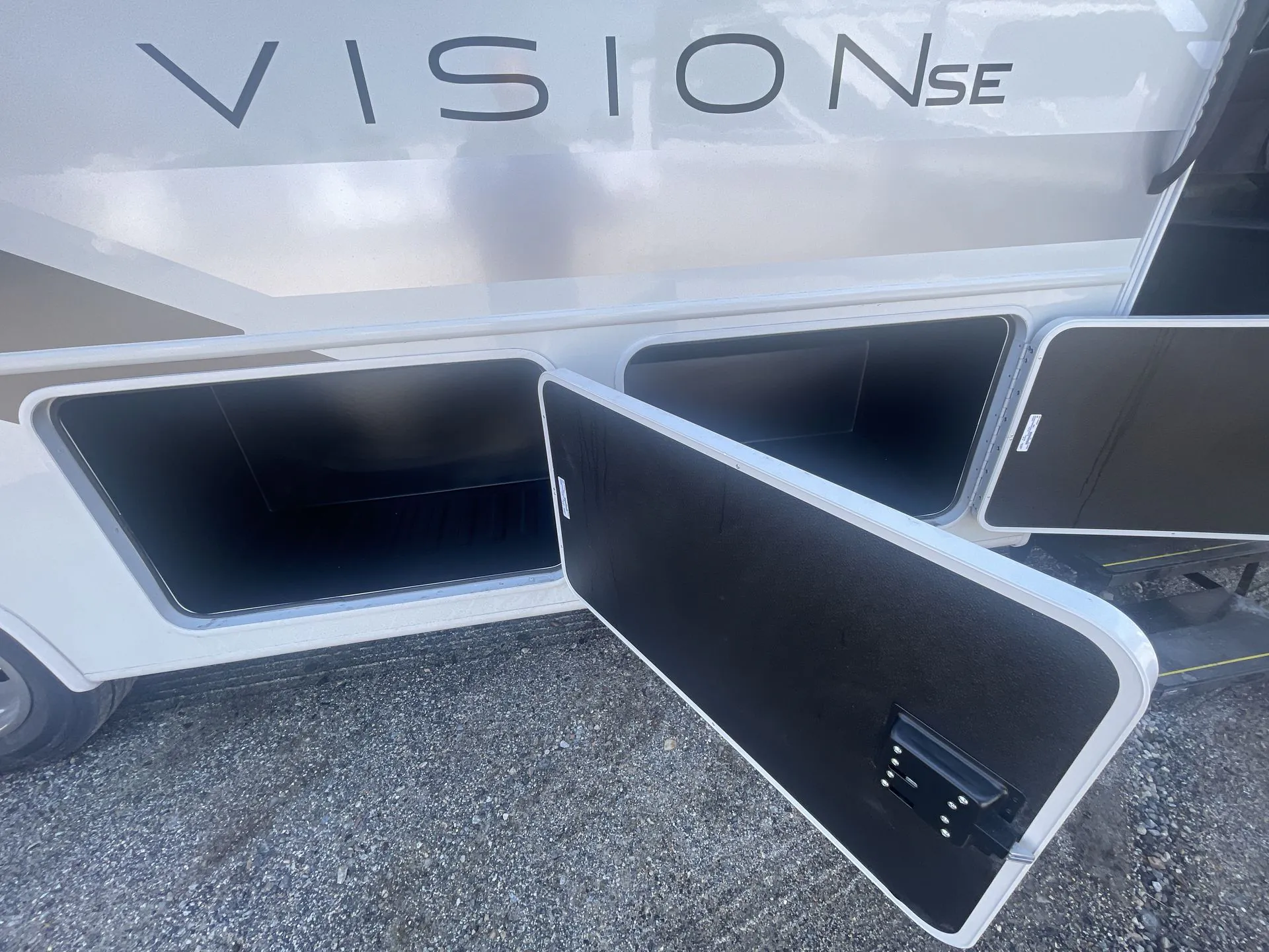 2025 Entegra Coach Vision SE 27ASE - Photo 2