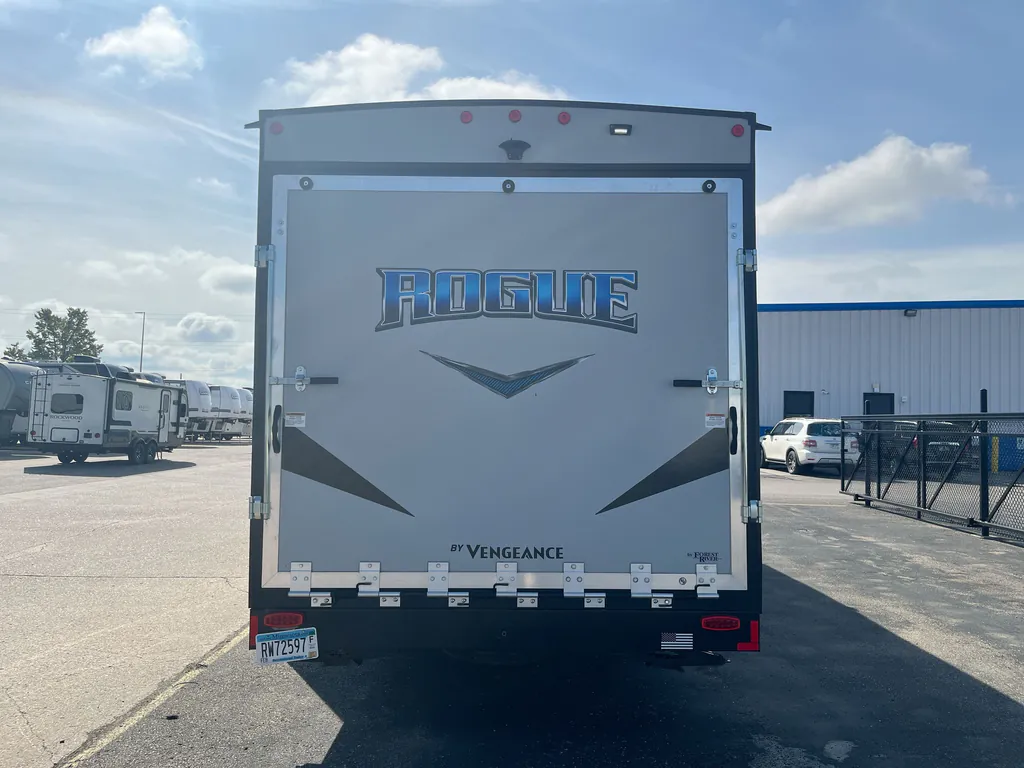 2021 Forest River Vengeance Rogue 26VKS, Photos photo 7