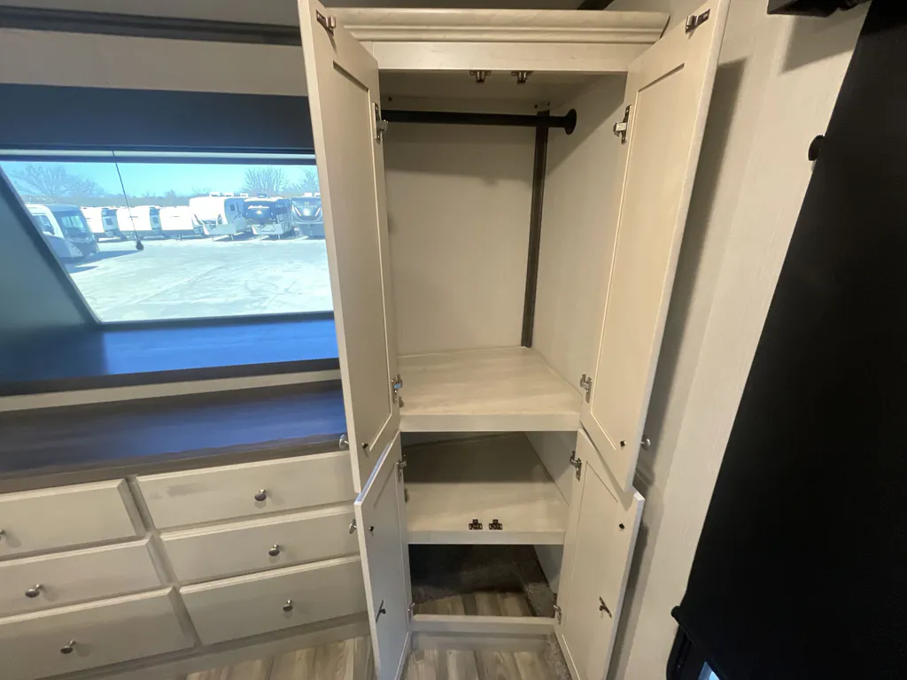 2022 Forest River Cardinal Luxury 380RLX, Photos photo 38