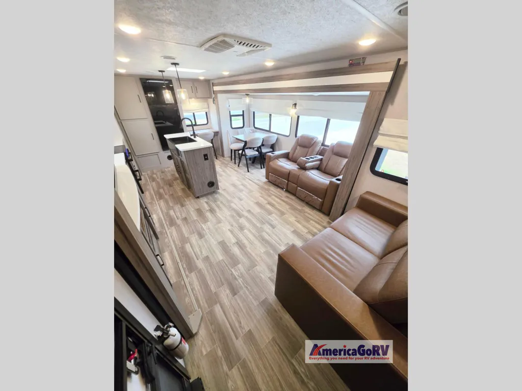 2024 Forest River Vibe 34XL, Photos photo 11