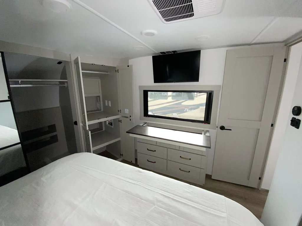 2026 Brinkley Model Z 3420, Photos photo 6