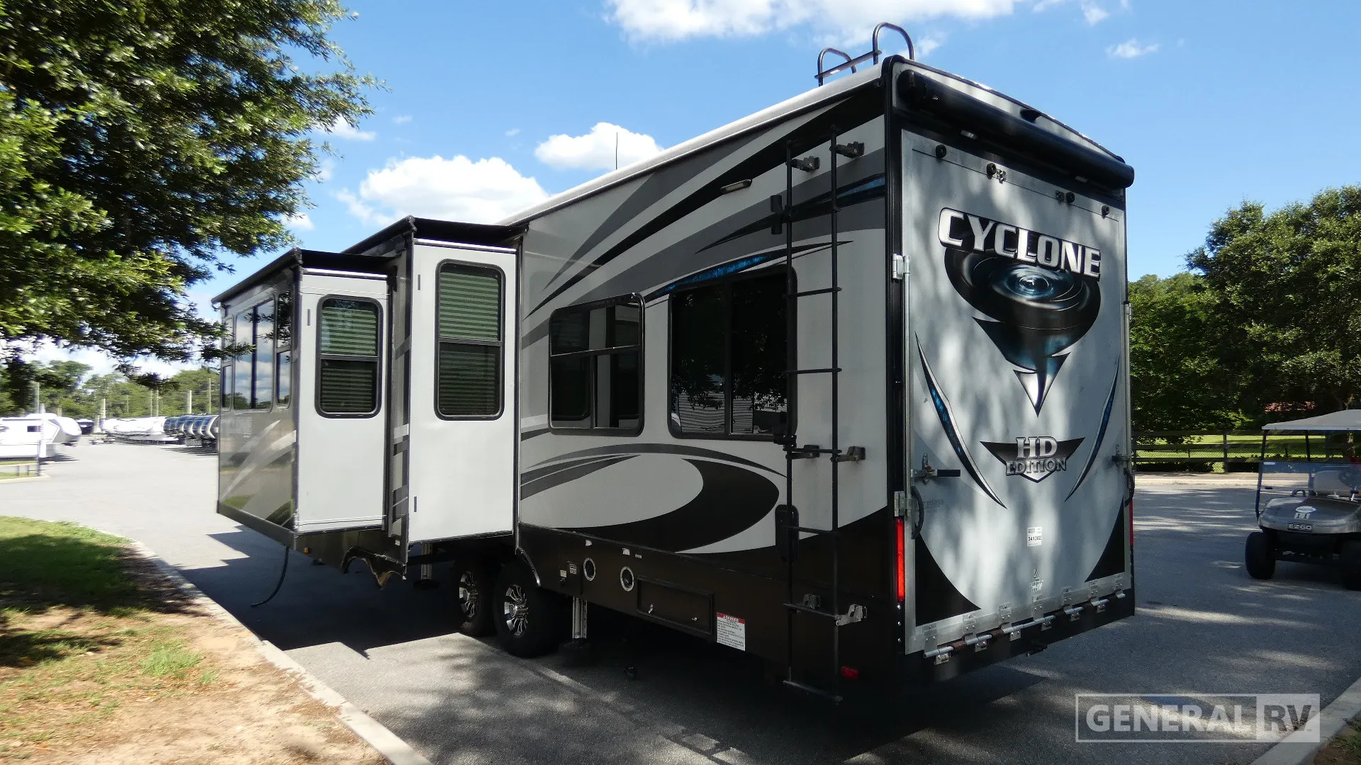 2018 Heartland Cyclone 3611JS - Photo 4