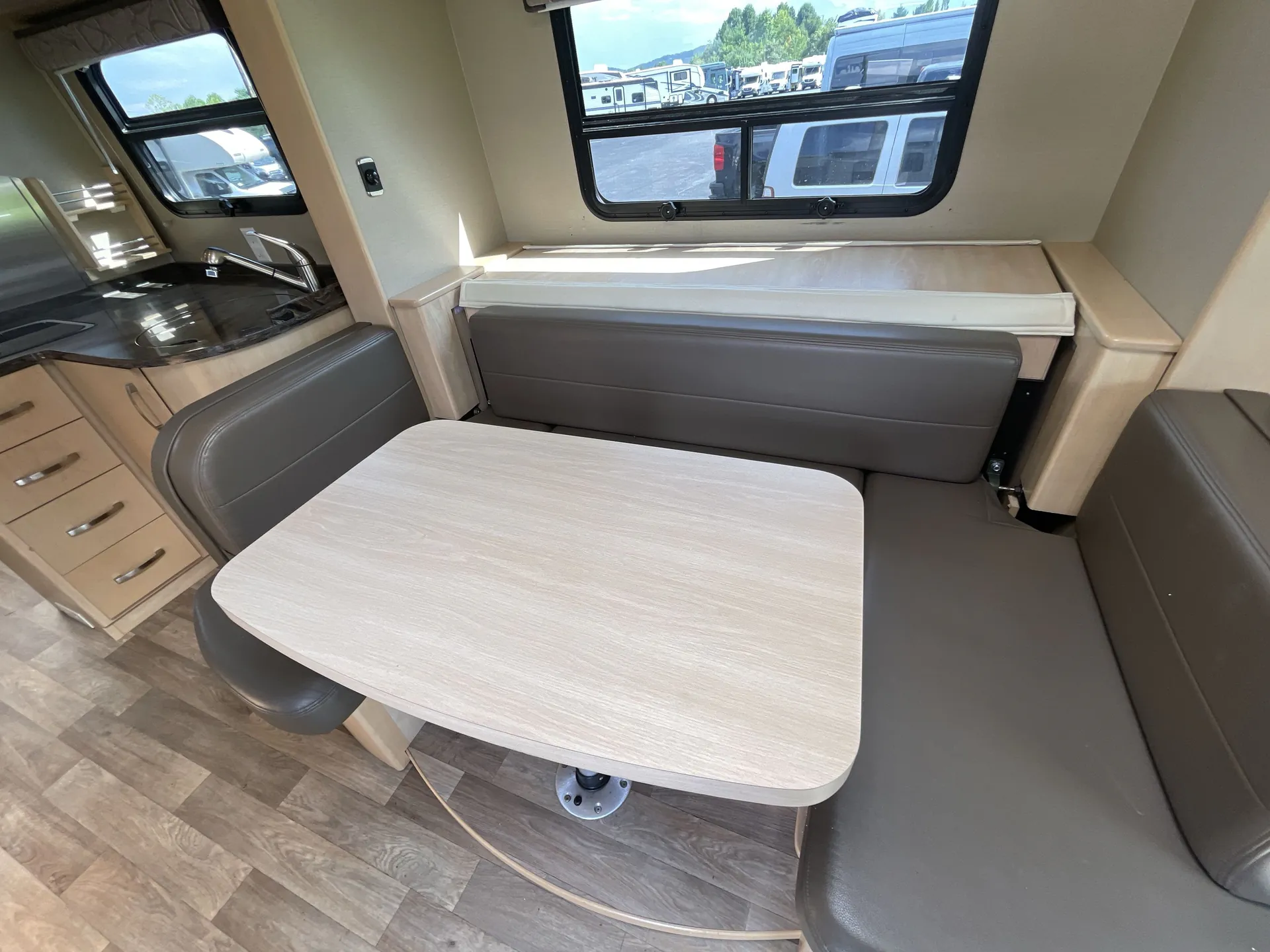 2014 Leisure Travel Unity U24MB — living area main