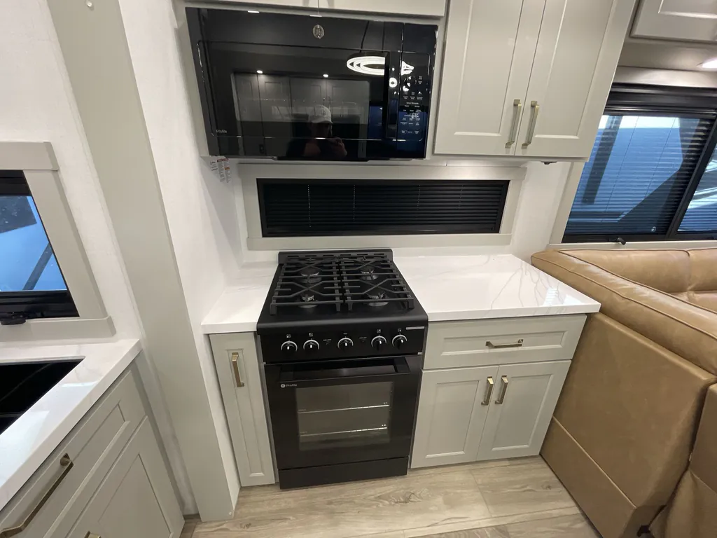 2026 Brinkley Model G 3950, Photos photo 14