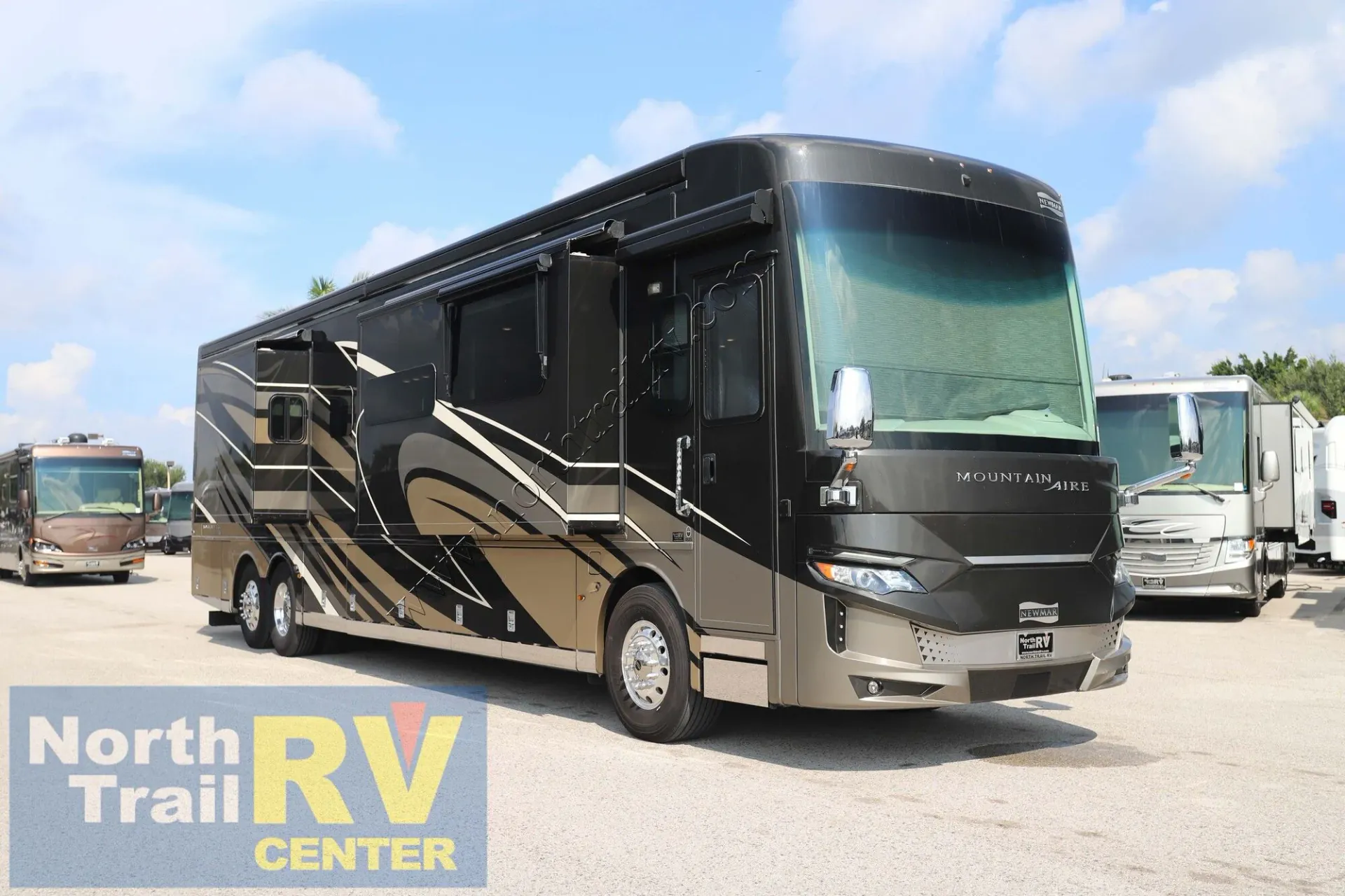 2020 Newmar Mountain Aire 4535 - Photo 2