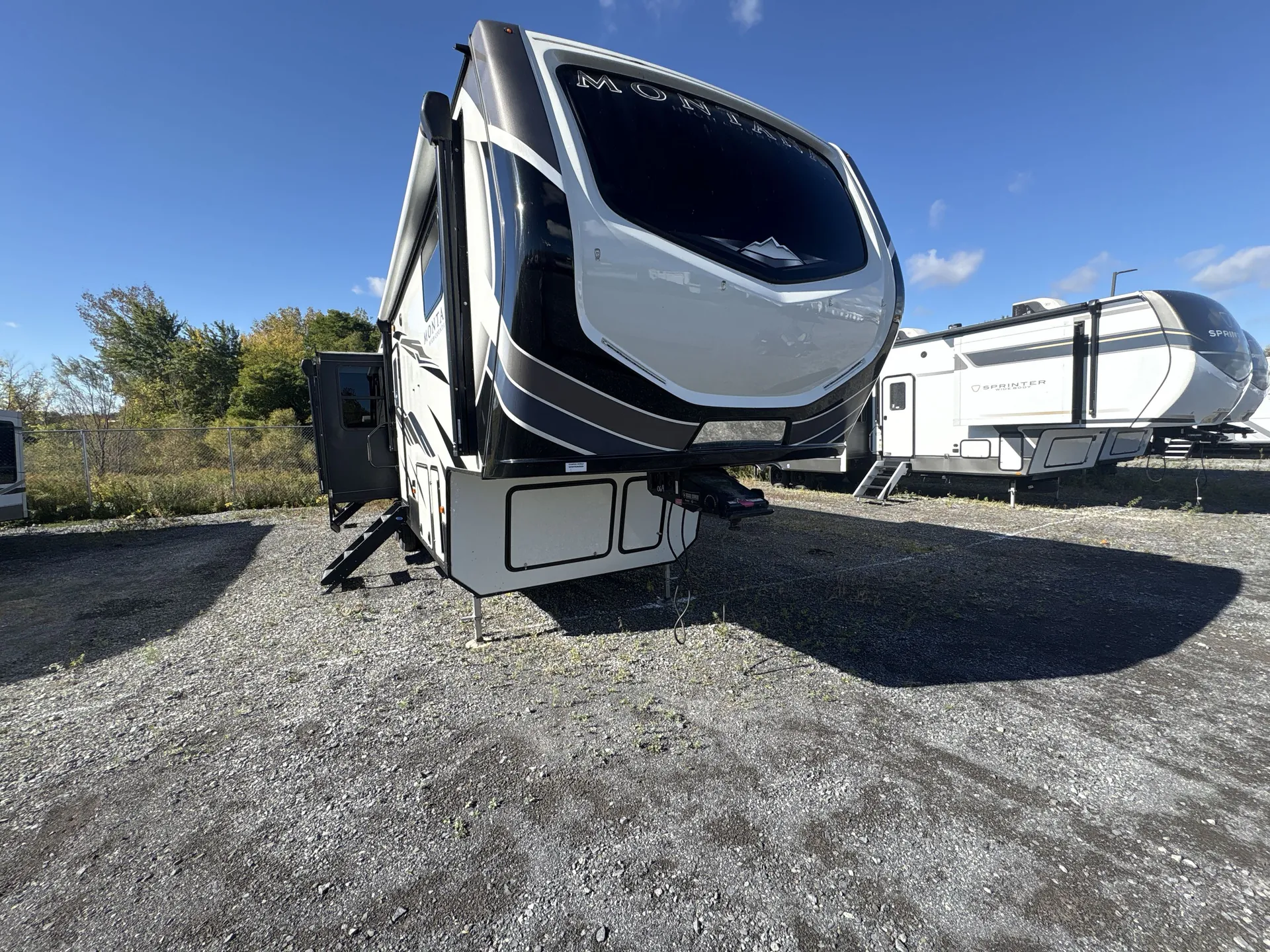 2021 Keystone Montana High Country 335BH - Photo 2