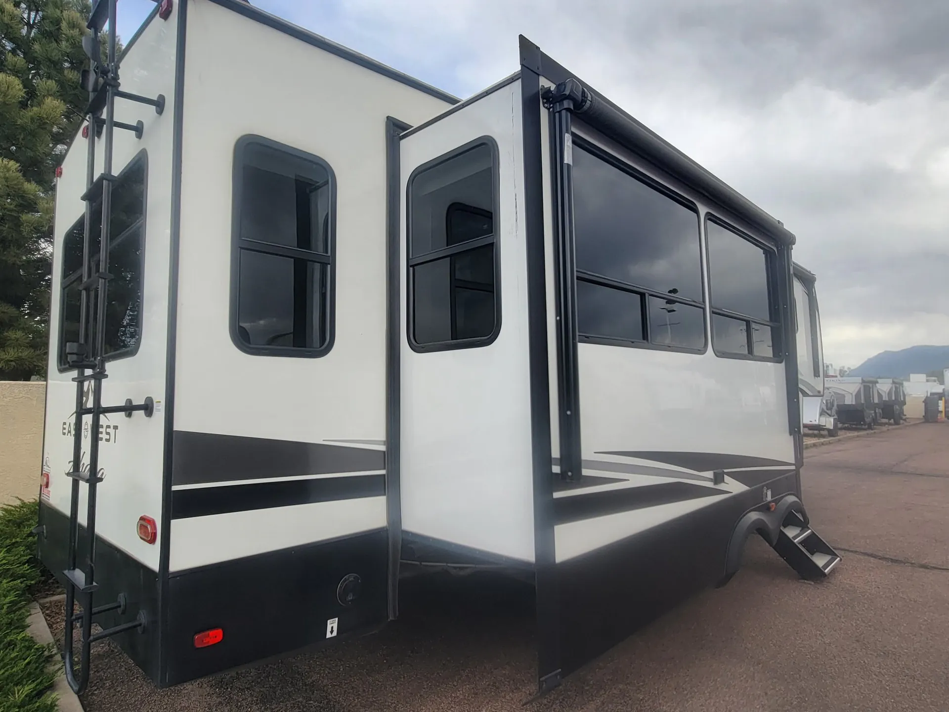 2022 East to West Ahara 325RL - Photo 4