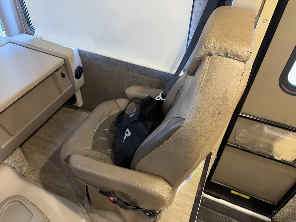 2020 Thor Motor Coach Challenger 35MQ, Photos photo 32