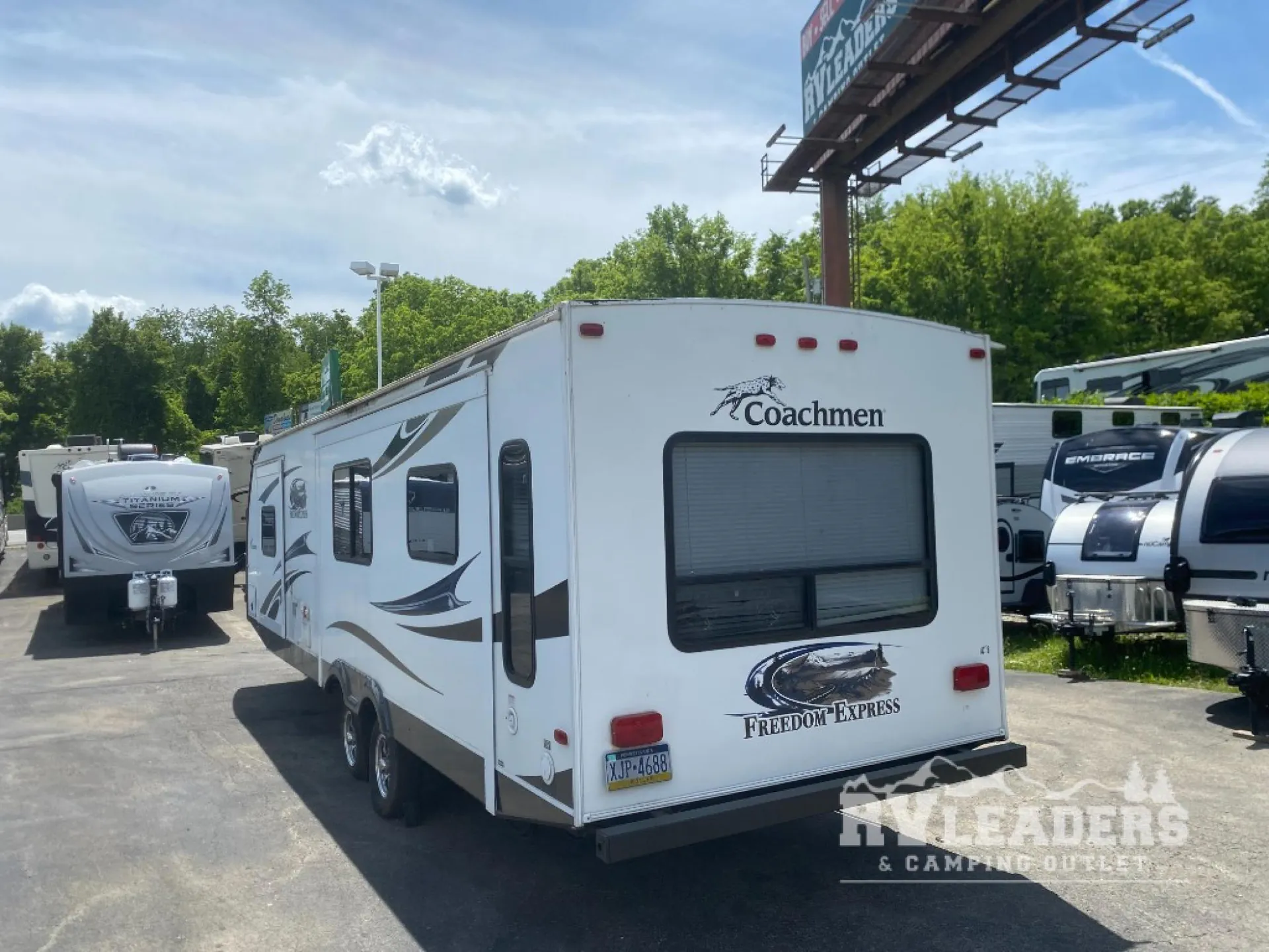 2012 Coachmen Freedom Express 297RLDS - Photo 4