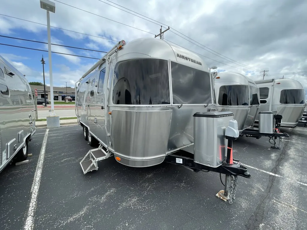 2017 Airstream International Serenity 23D - Photo 2