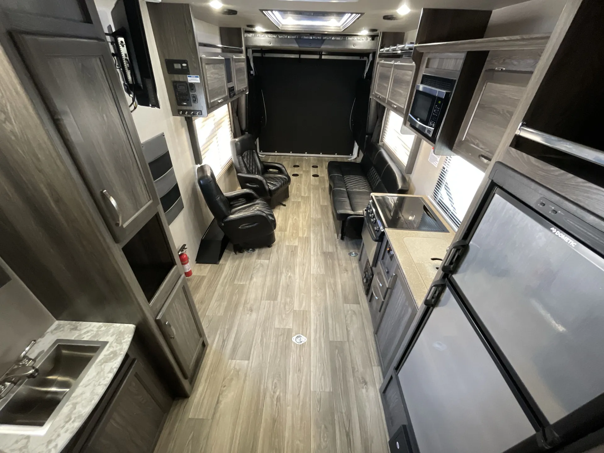 2019 Genesis Supreme Genesis 23SS — living area main