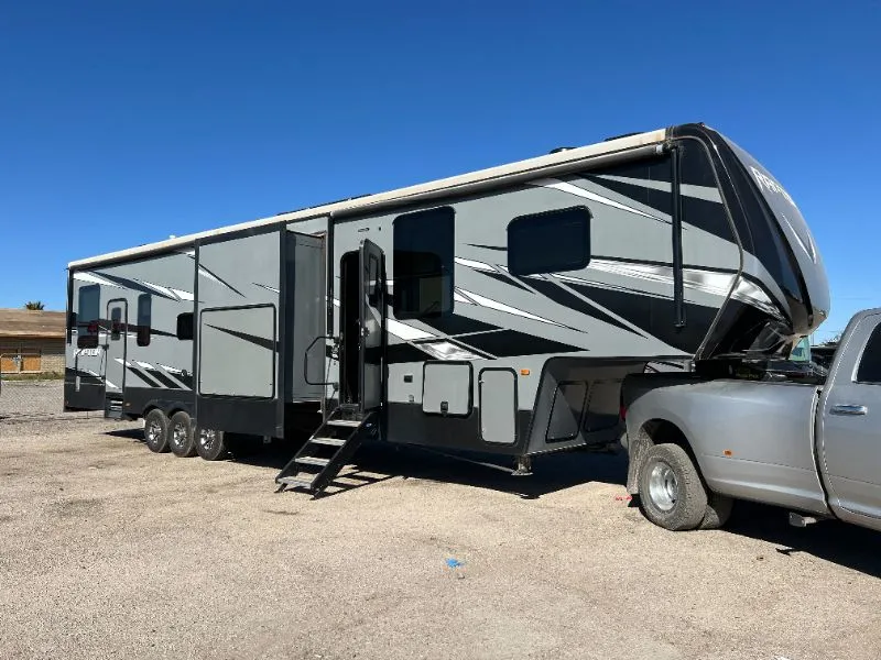 2019 Keystone Raptor 423 - Photo 2