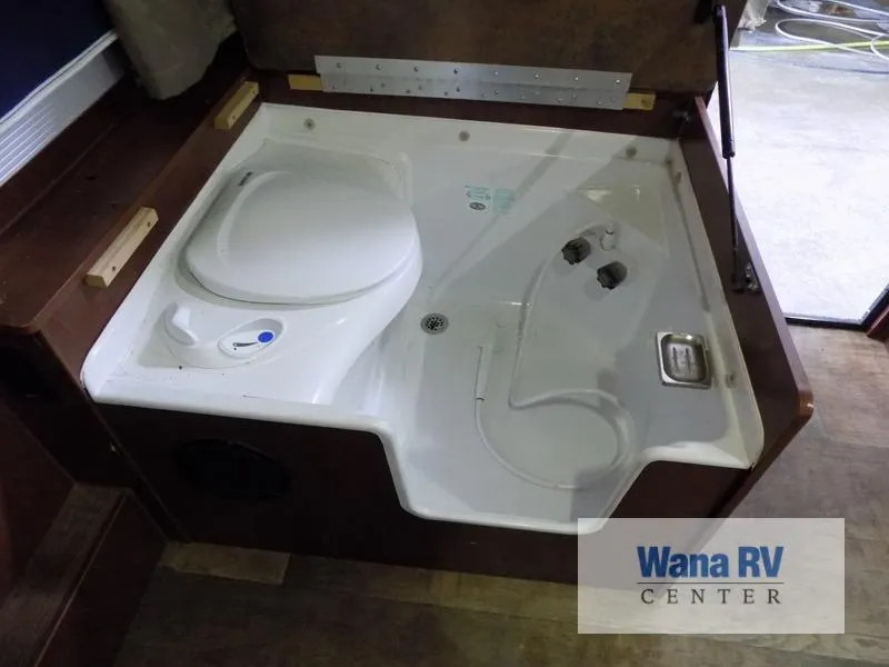 2015 Forest River RV Rockwood Premier 2716G - Photo 3