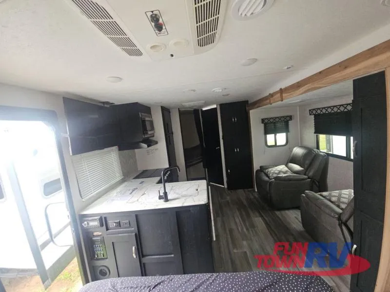 2022 Coachmen Freedom Express Ultra Lite 238BHS - Photo 3