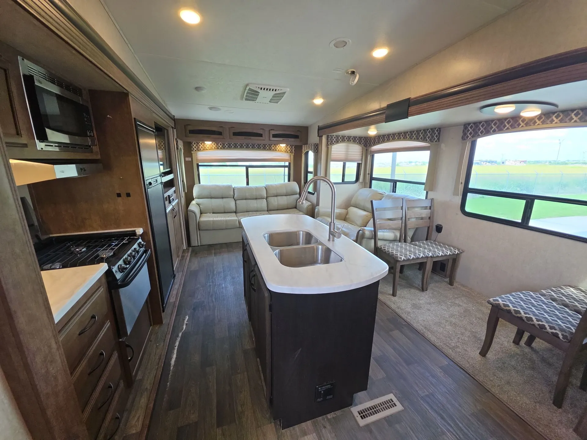 2018 Starcraft Solstice Super Lite 28TSI — living area main