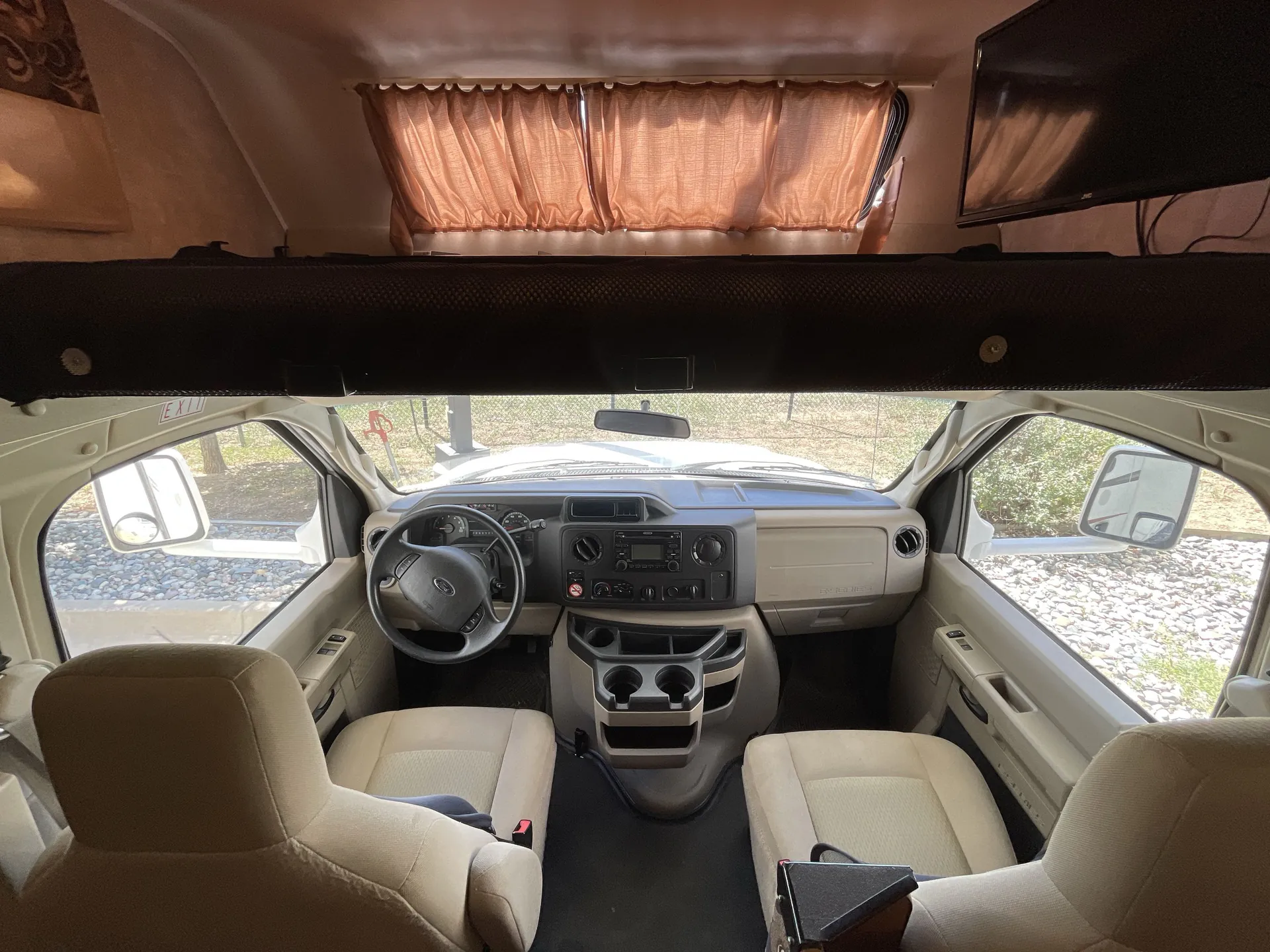 2014 Coachmen Freelander 26QB — living area main
