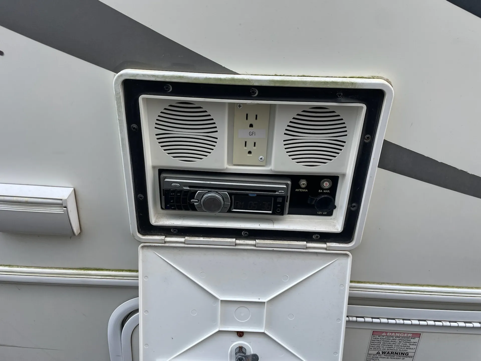2011 Coachmen Freelander 21QB - Photo 3
