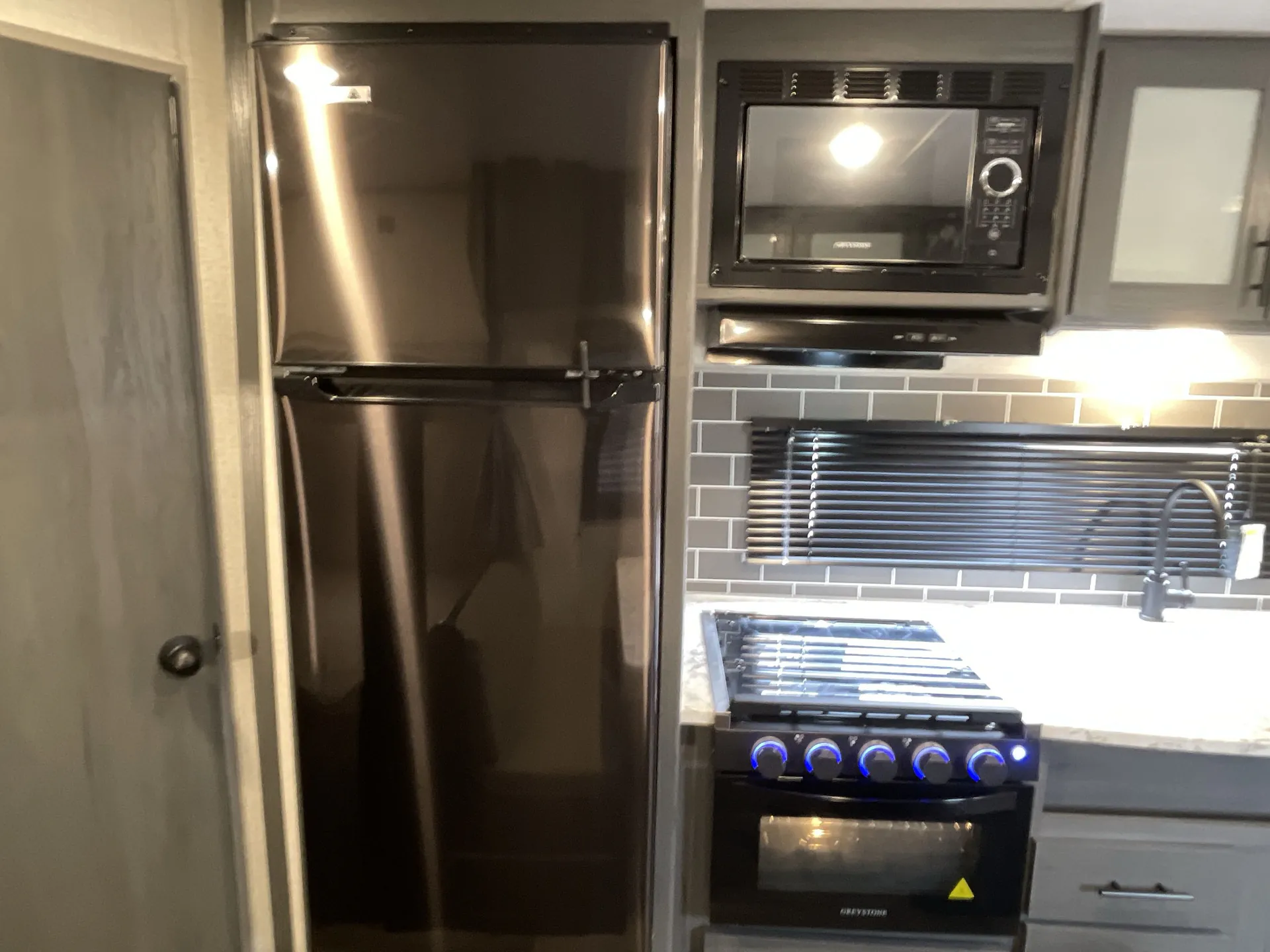 2023 Dutchmen Aspen Trail 2550BHS dealer photo 7 from Camping World