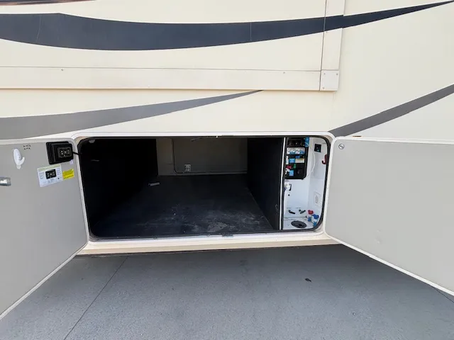 2018 SOLITUDE 384 GK - Photo 4
