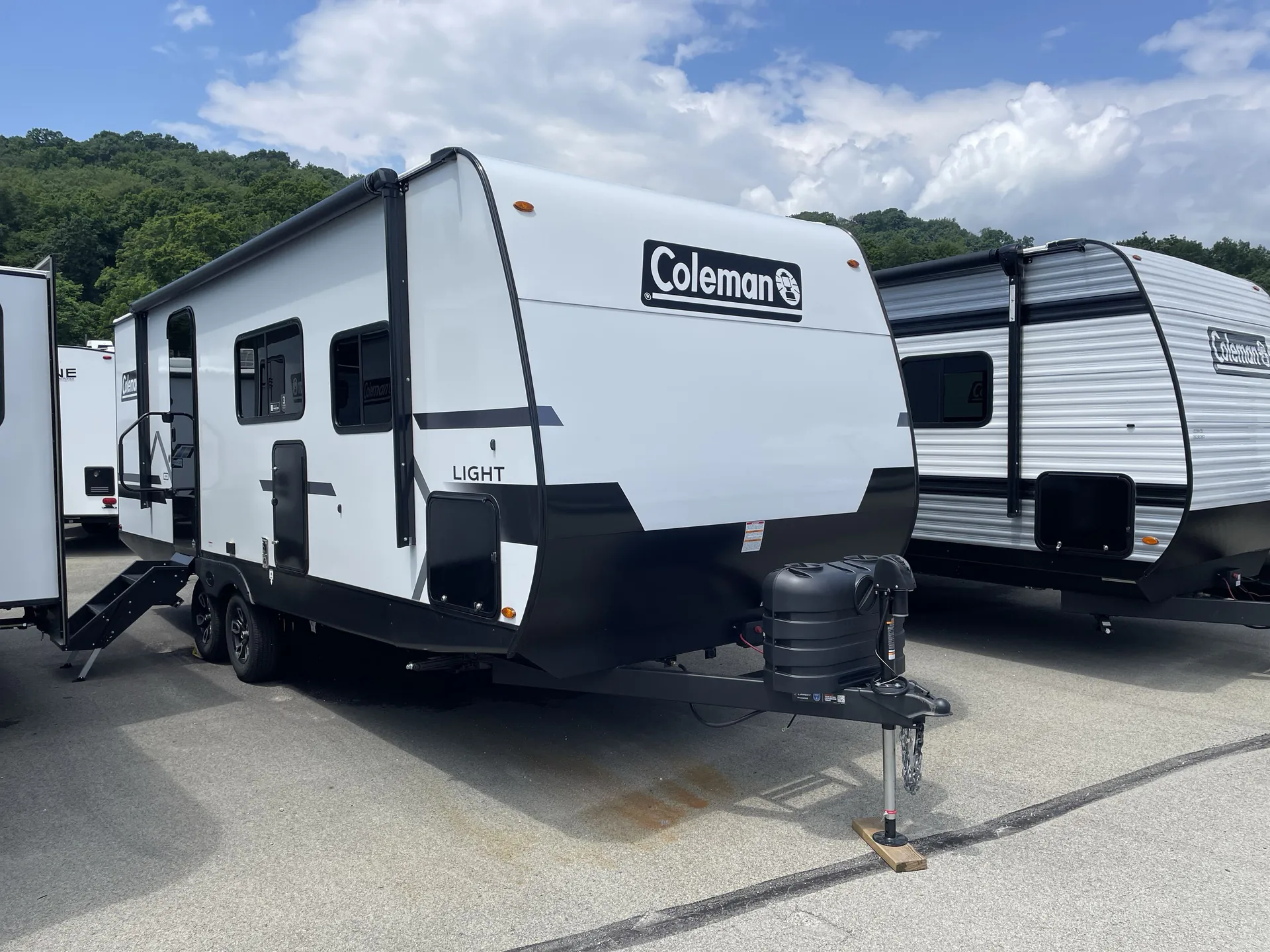 2027 Keystone Coleman Light 22BX - Photo 2