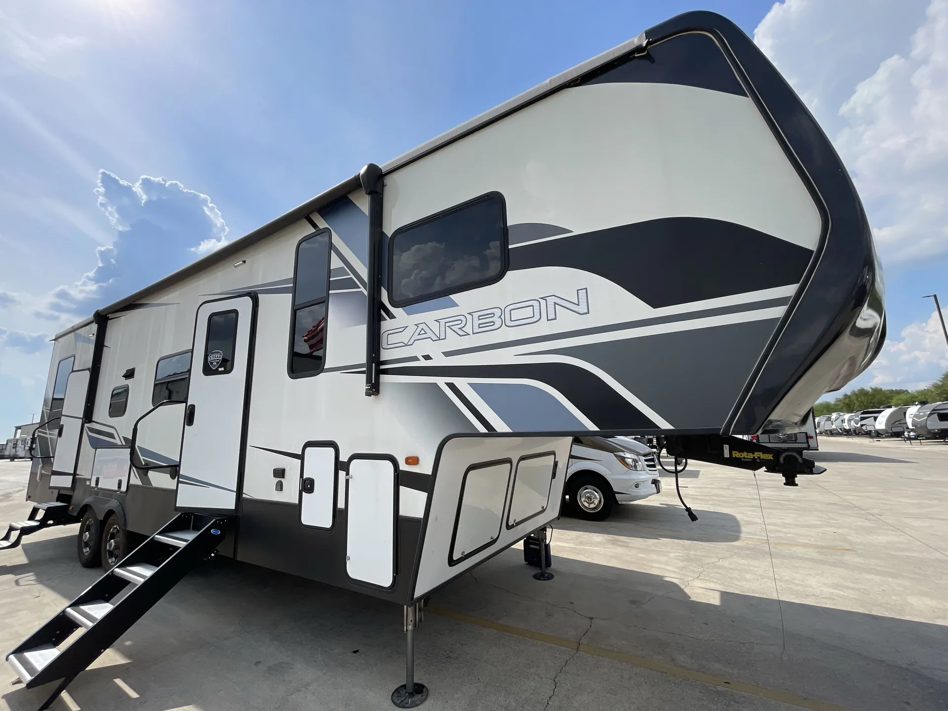 2021 Keystone Carbon 338 - Photo 2
