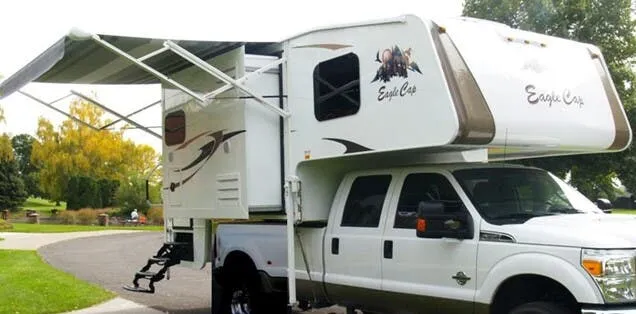 Eagle Cap 995 exterior