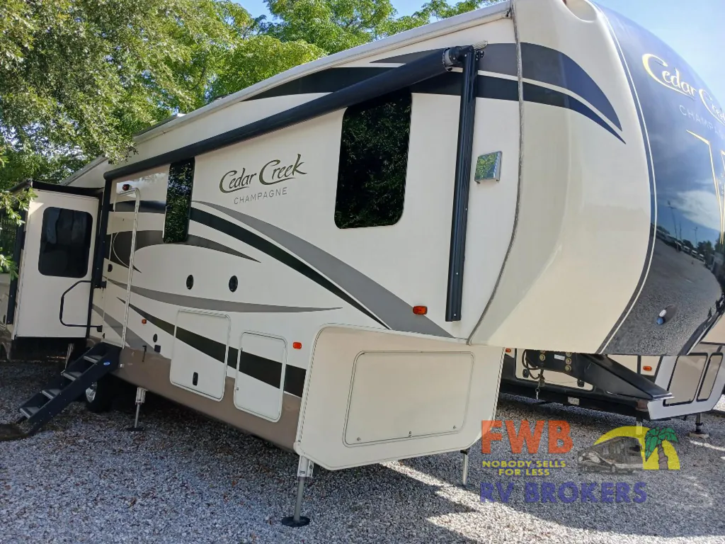 2018 Forest River Cedar Creek Champagne Edition 38EL, Photos photo 3