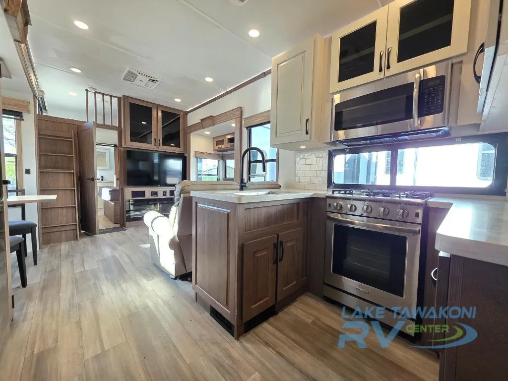 2024 Alliance RV Paradigm 395DS - Photo 3