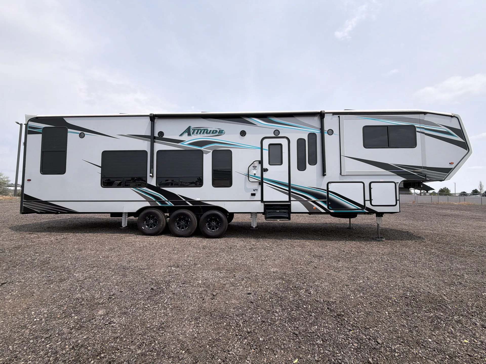 2023 Eclipse Attitude 35 GSG — campside