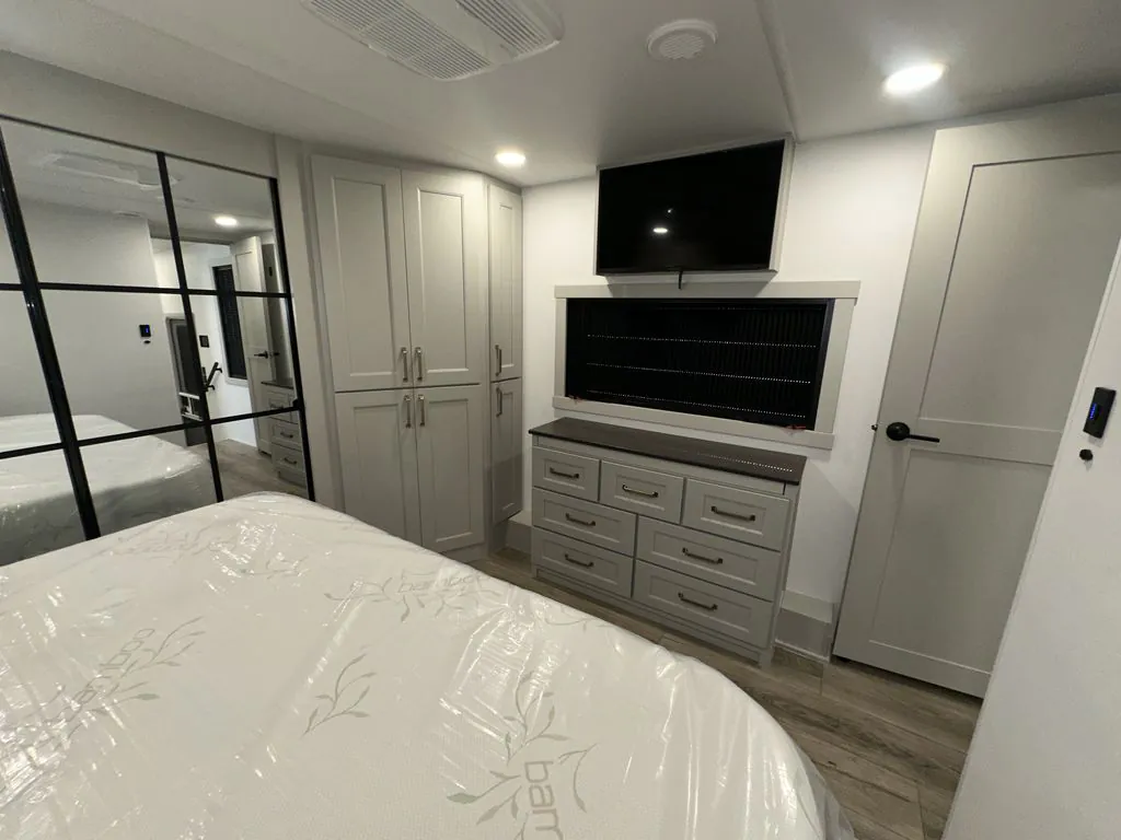 2026 Brinkley Model G 4170, Photos photo 29