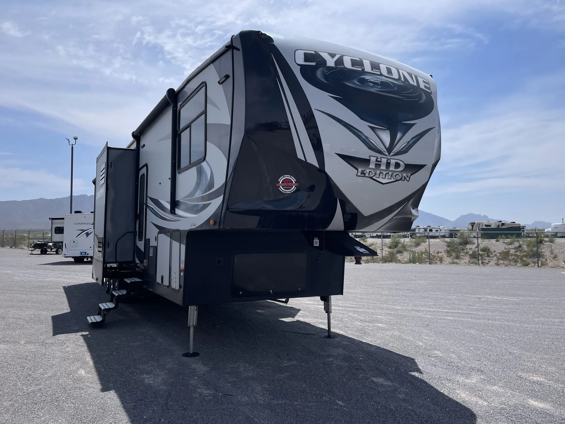 2018 Heartland Cyclone 4250 - Photo 2