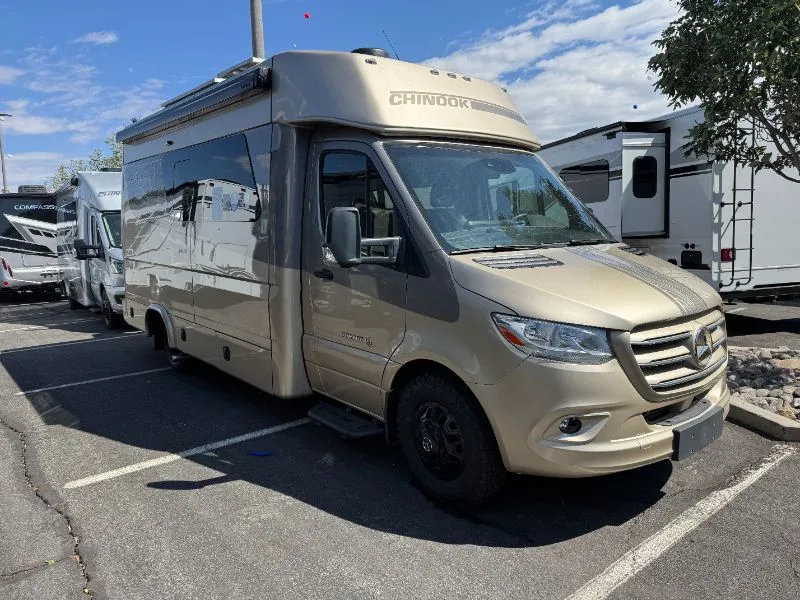 2025 Chinook RV Summit SS