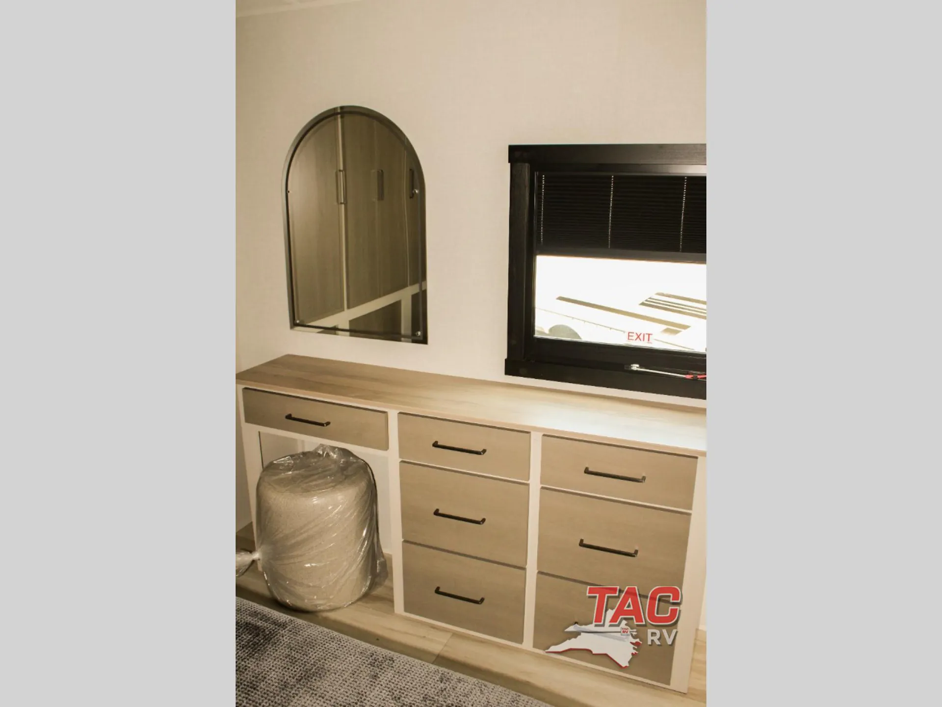 2027 Forest River Wildwood Heritage Glen 301FAM — Photo 5