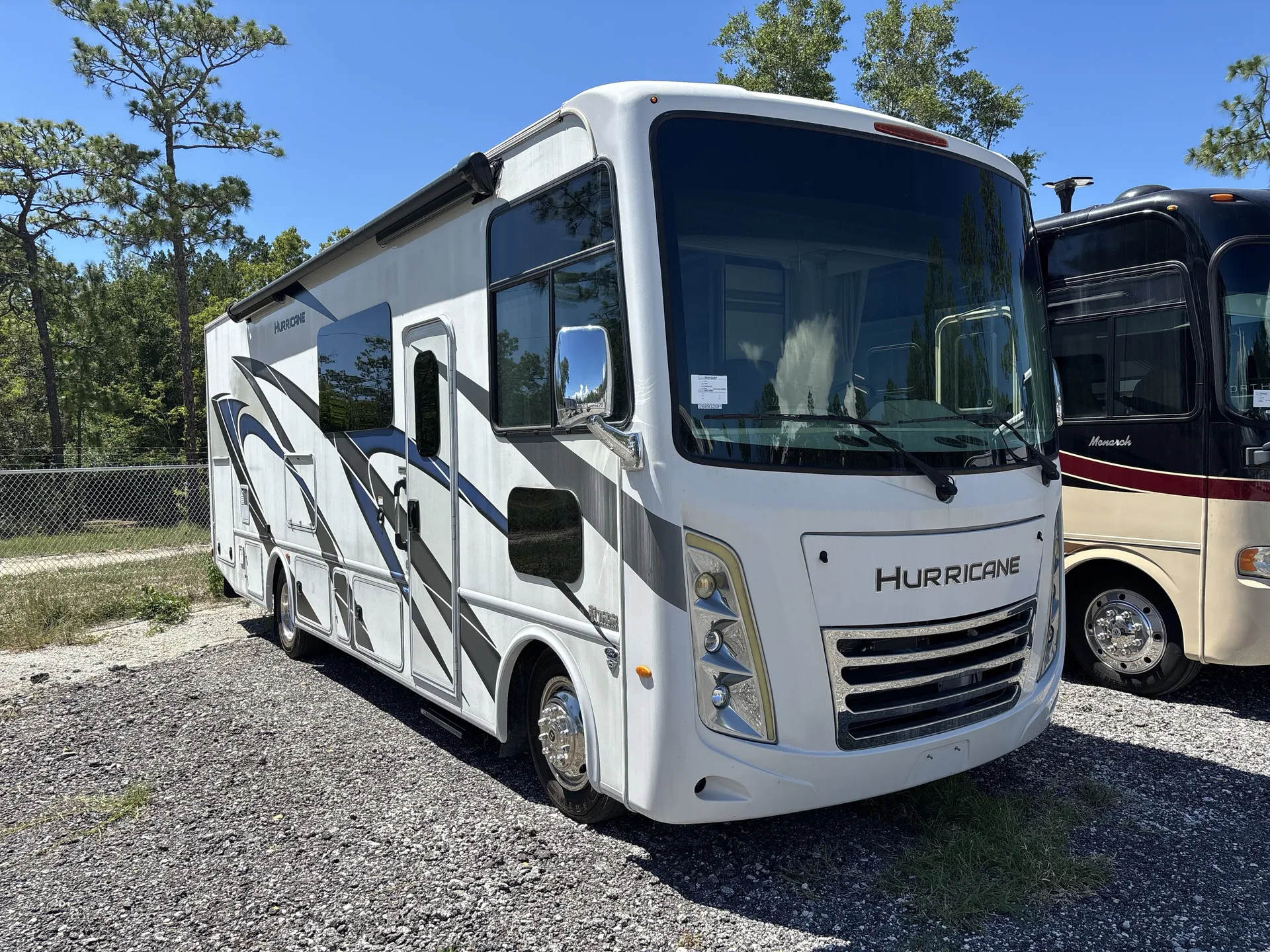 2023 Thor Motor Coach Hurricane 29M - Photo 2