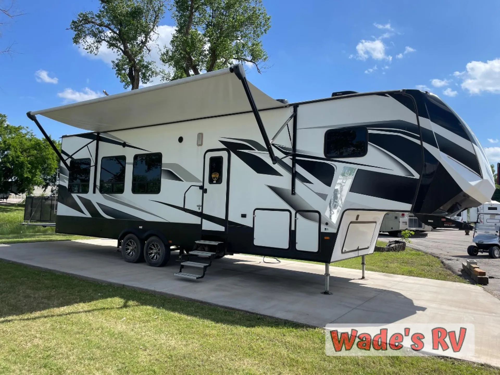 2022 Dutchmen RV Voltage 3351 - Photo 4